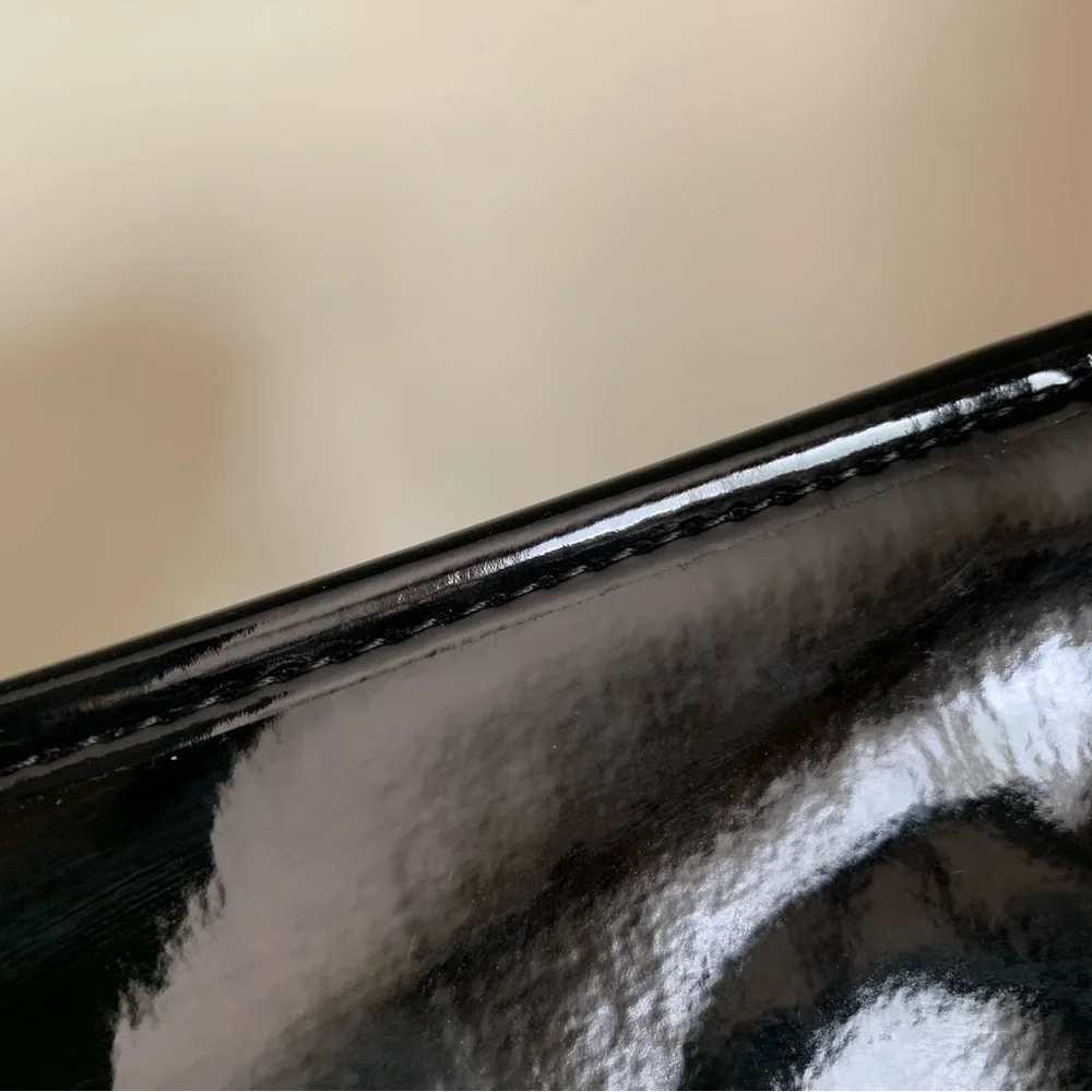 Hold NWOT Neiman Marcus black patent marble handle modern bag